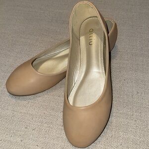 Ollio Women's Tan Ballet Flats. Size 8.5. New.